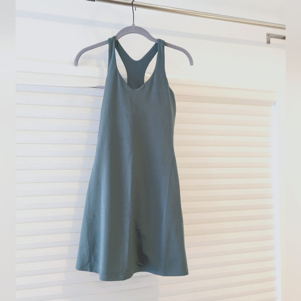Girlfriend Collective - Lola v-neck dress in Alpine